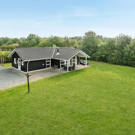 3 Bedroom Cozy In Sydals Holiday home