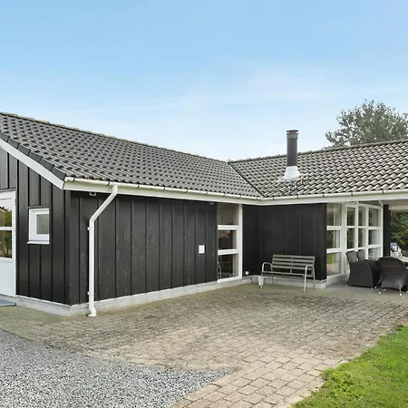 3 Bedroom Cozy In Sydals Holiday home Nedre Lysabild